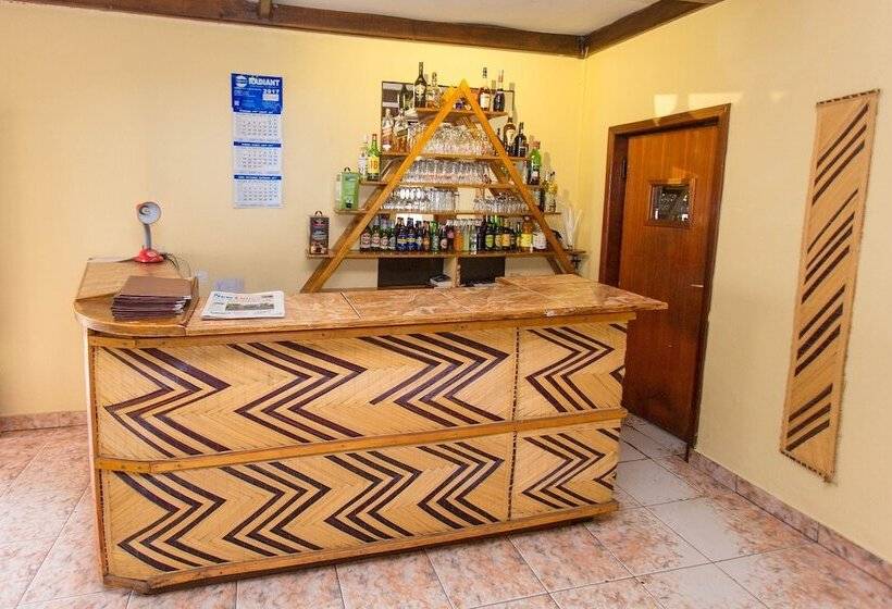 هتل Iris Guesthouse