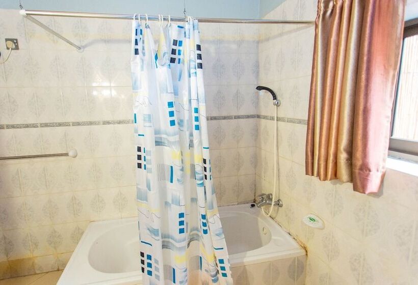 هتل Iris Guesthouse