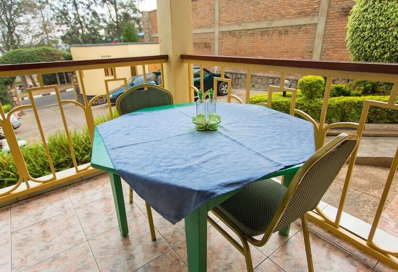 هتل Iris Guesthouse