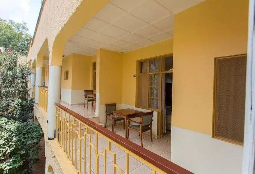 هتل Iris Guesthouse