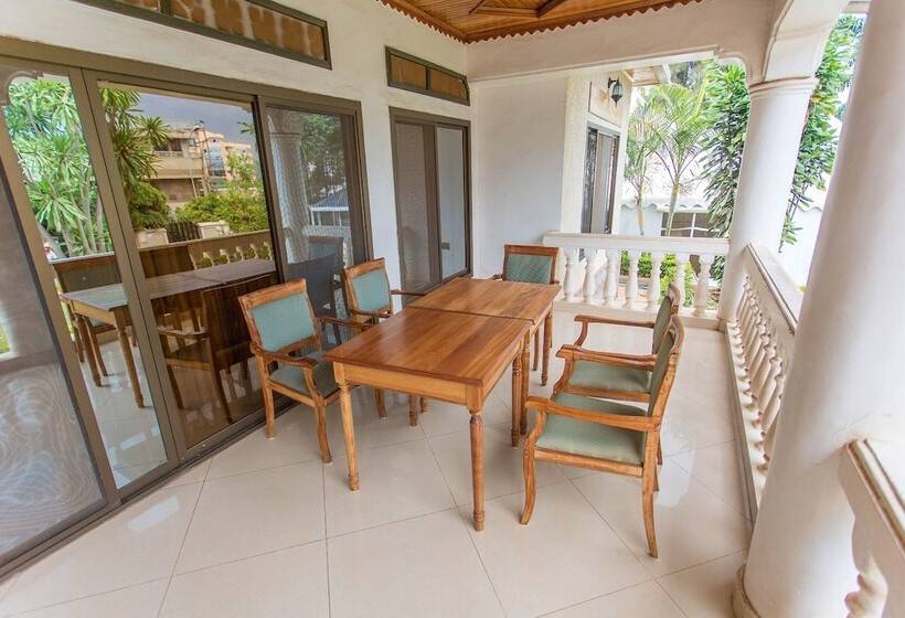 هتل Iris Guesthouse