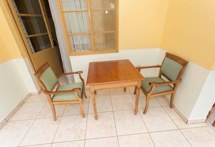 هتل Iris Guesthouse