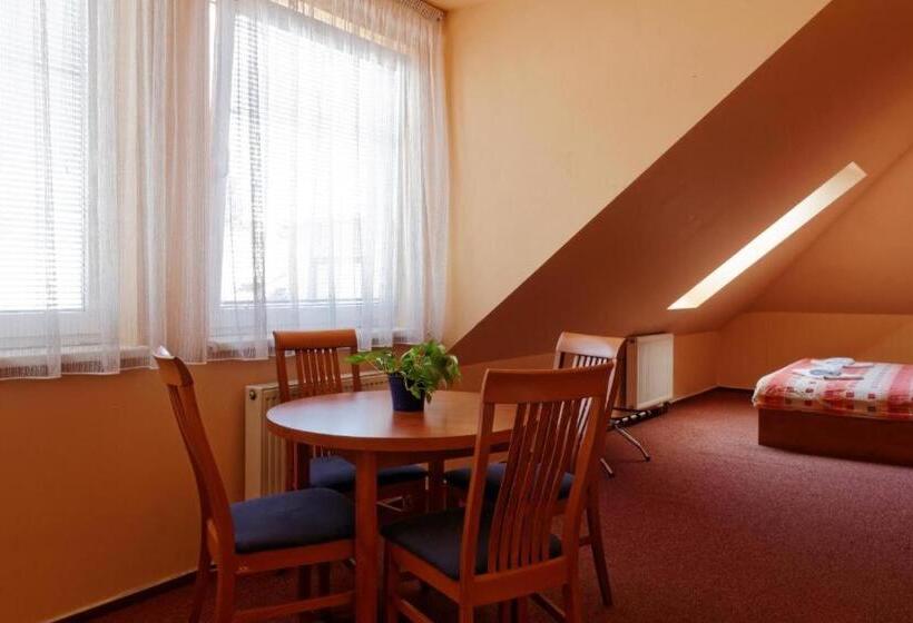 Hotel Restaurace A Penzion Garnet