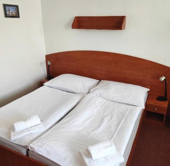 Hotel Restaurace A Penzion Garnet