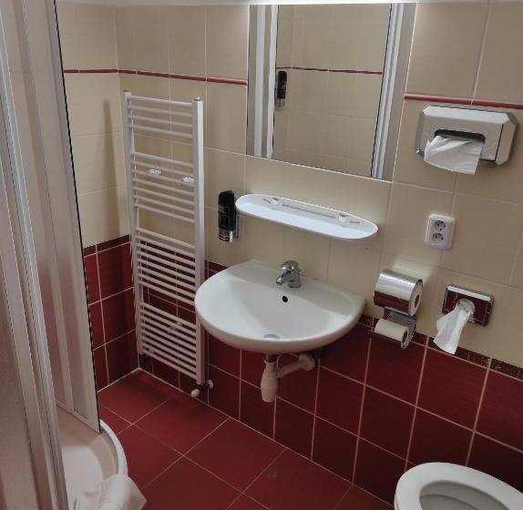 Hotel Restaurace A Penzion Garnet