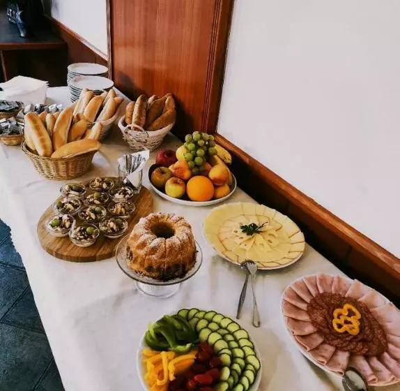 هتل Restaurace A Penzion Garnet