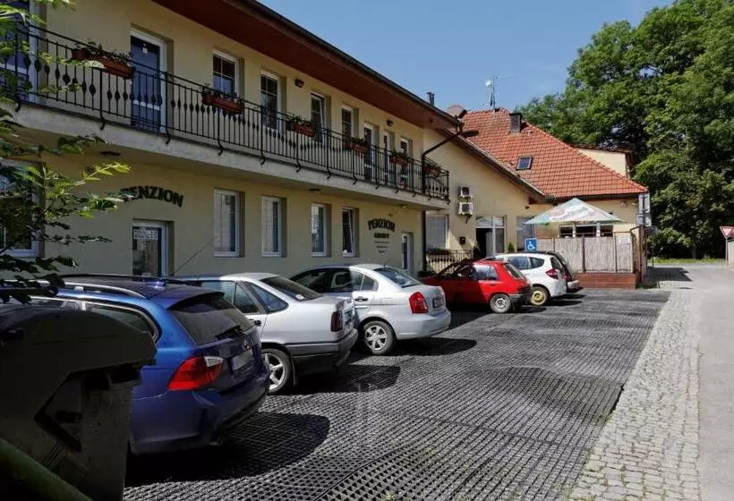 هتل Restaurace A Penzion Garnet