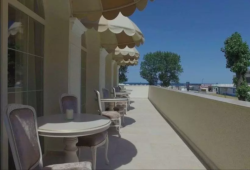 ホテル Sulina International