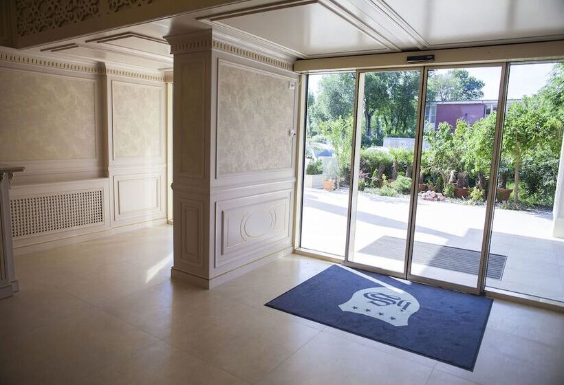 호텔 Sulina International