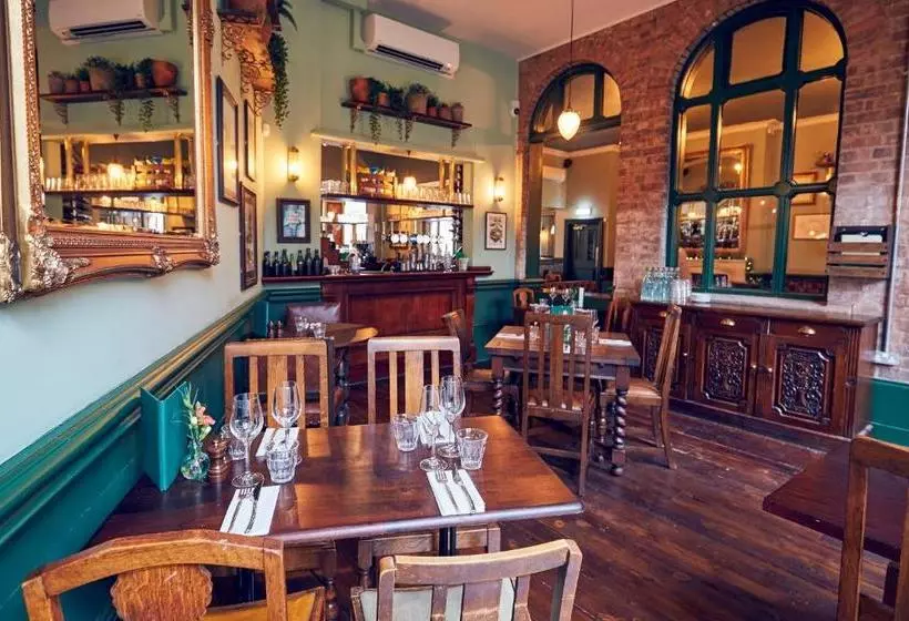 Hotelli The Old Coffee Tavern