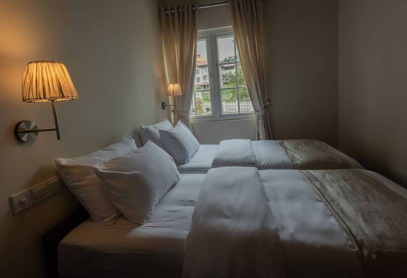 فندق The Tapherini Bungalow