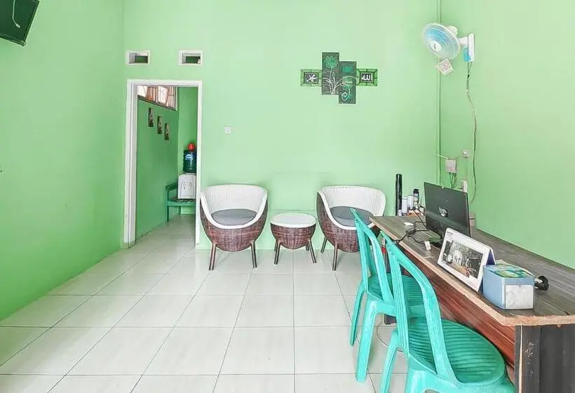 ホテル Reddoorz Near Tugu Pramuka Cianjur