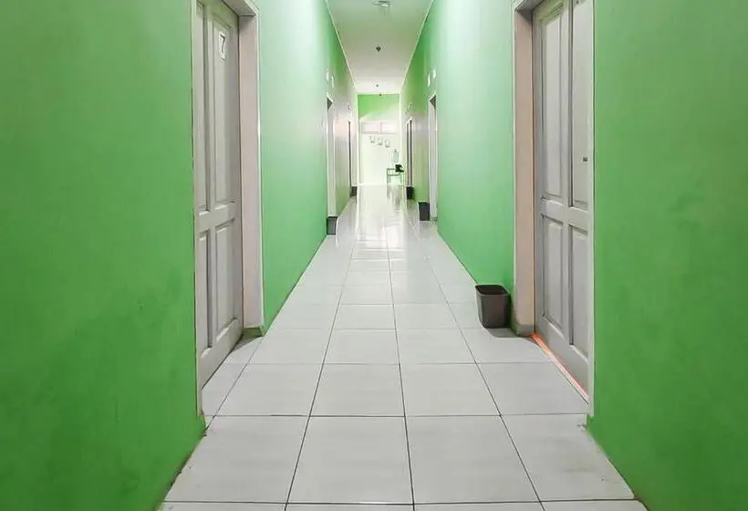 ホテル Reddoorz Near Tugu Pramuka Cianjur