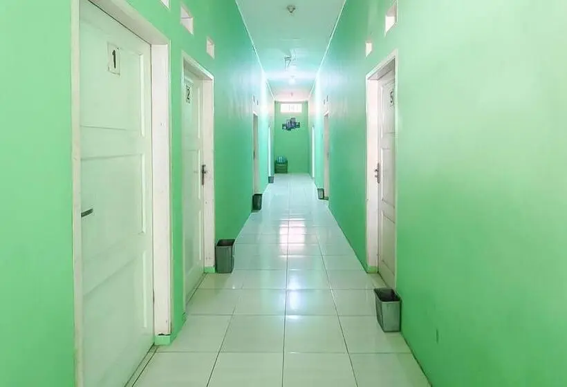 ホテル Reddoorz Near Tugu Pramuka Cianjur