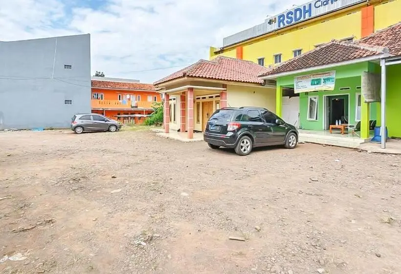 ホテル Reddoorz Near Tugu Pramuka Cianjur