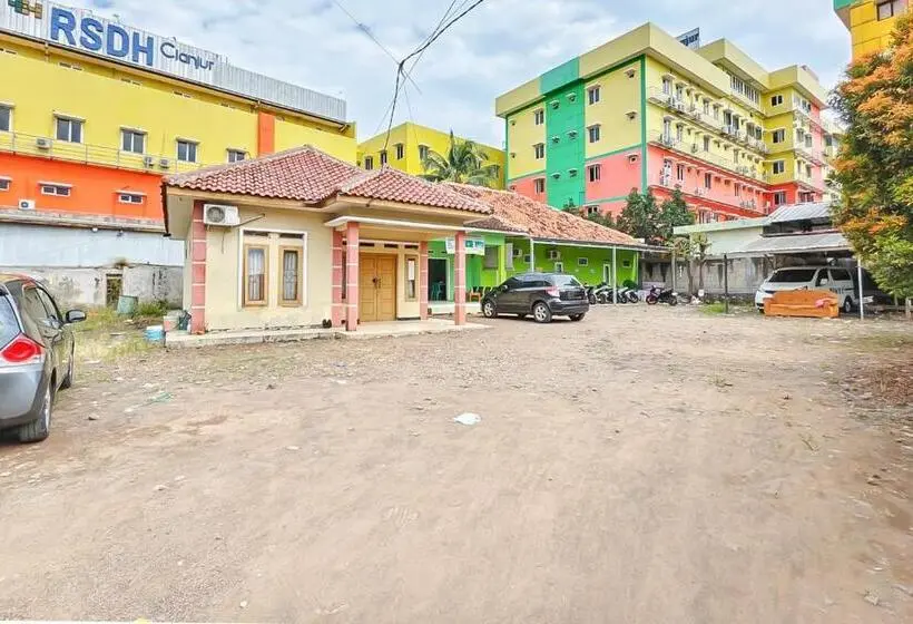 ホテル Reddoorz Near Tugu Pramuka Cianjur