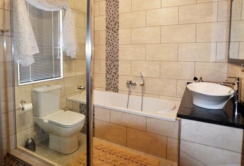 Отель Afton Safari Lodge