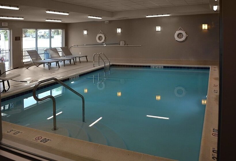 هتل Hampton Inn & Suites Philadelphia/media