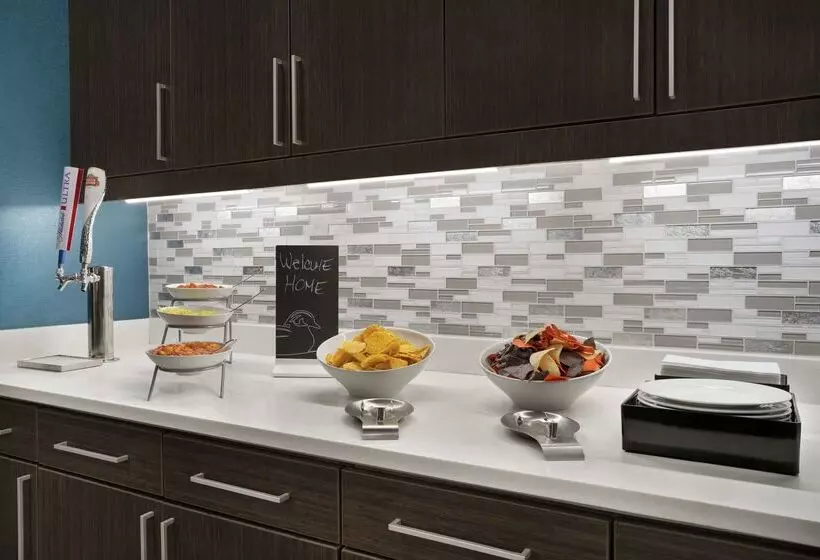 هتل Homewood Suites By Hilton Florence