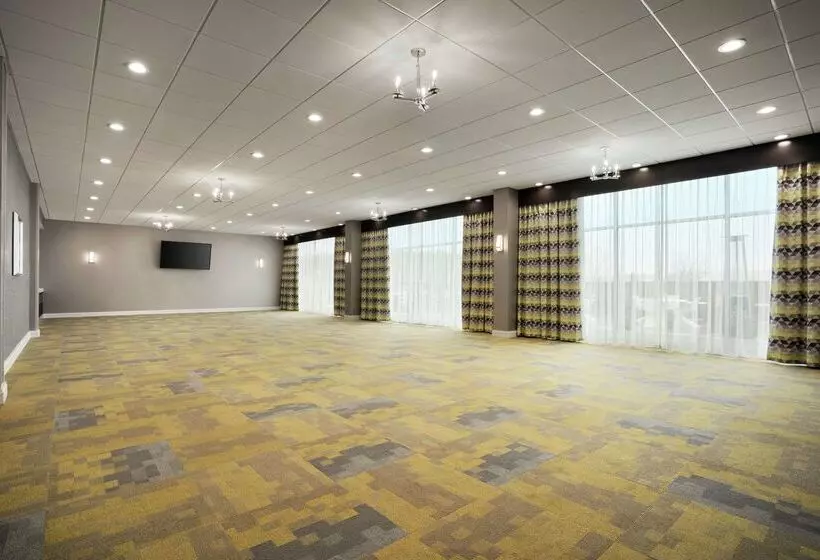هتل Homewood Suites By Hilton Florence