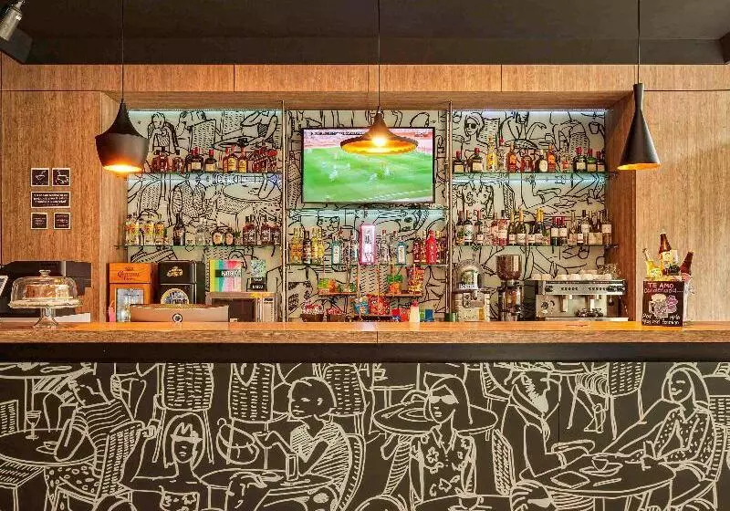 ホテル Ibis Cali Granada