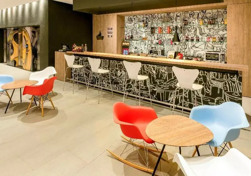 ホテル Ibis Cali Granada