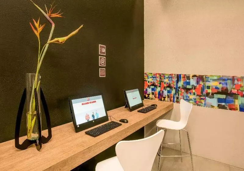 ホテル Ibis Cali Granada