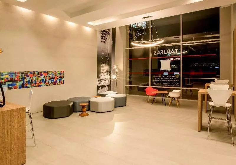 ホテル Ibis Cali Granada