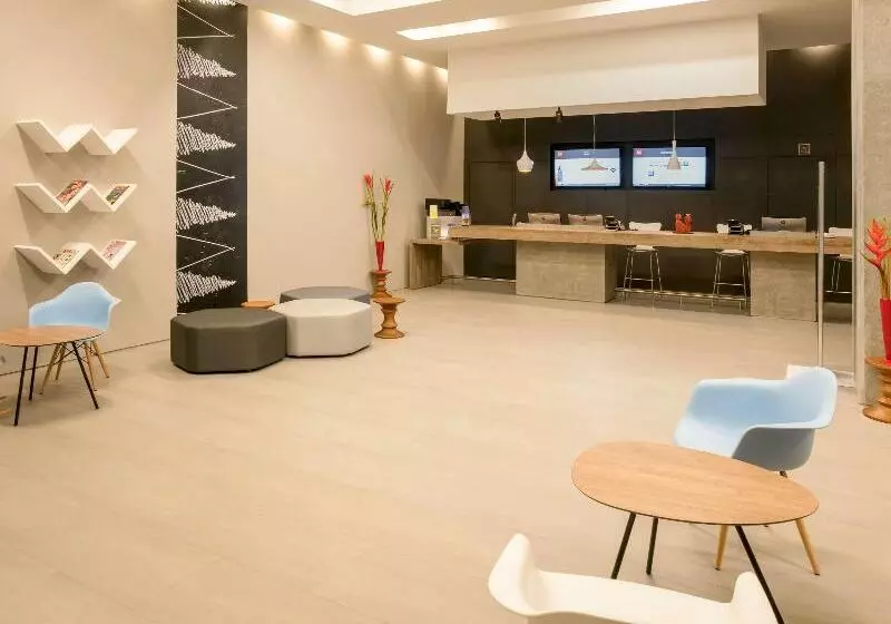 ホテル Ibis Cali Granada
