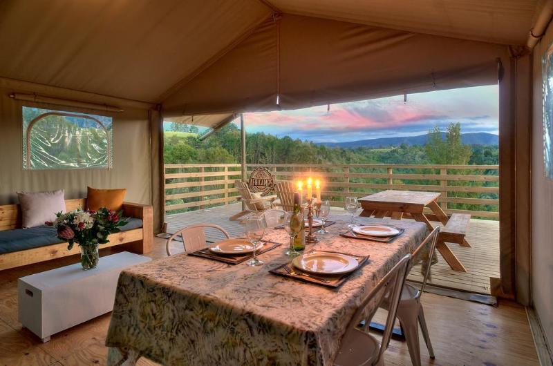 Отель Ingwe Forest Cabins & Adventures