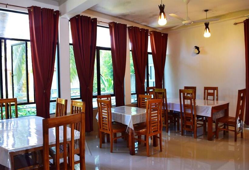 هتل Saffron Guest Inn