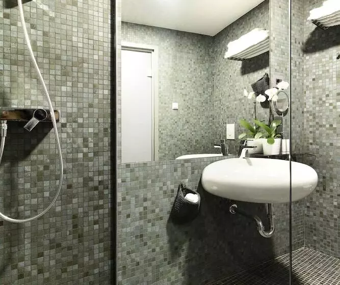 هتل Venis Boutique