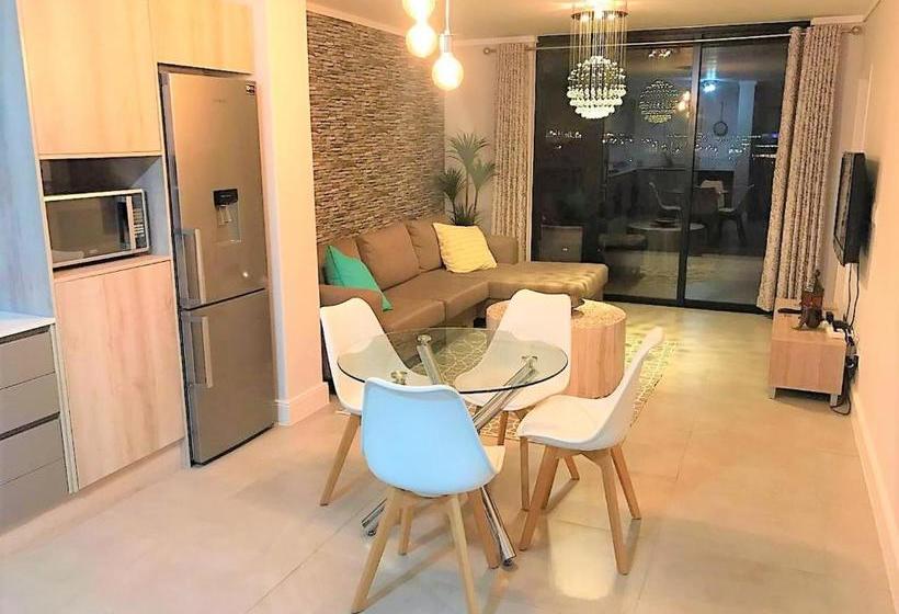 Fotos del hotel Waters Edge Luxury Apartments:  13