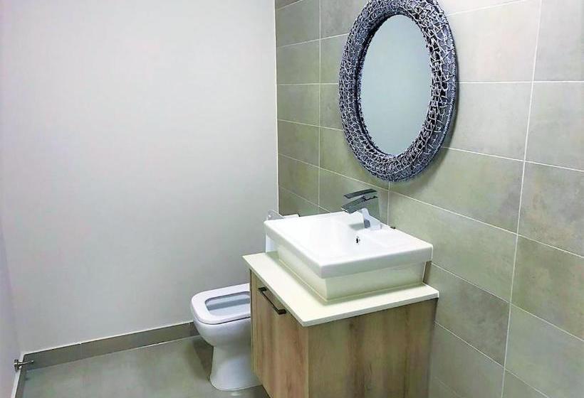 Fotos del hotel Waters Edge Luxury Apartments:  3