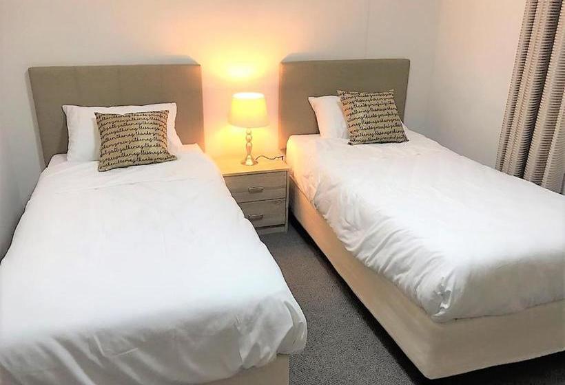 Fotos del hotel Waters Edge Luxury Apartments:  11