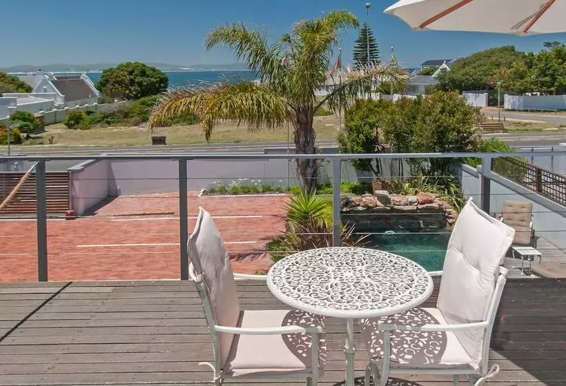 Hotelli Whale Away Guest House