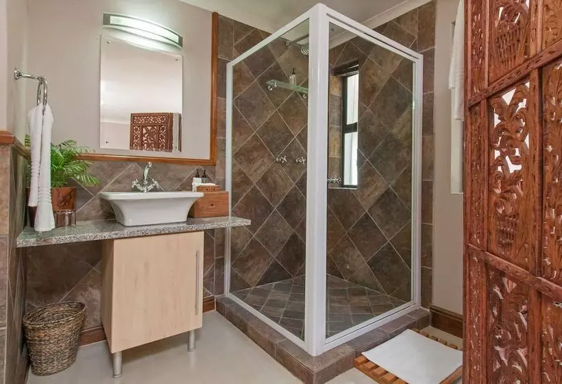 Hotelli Whale Away Guest House