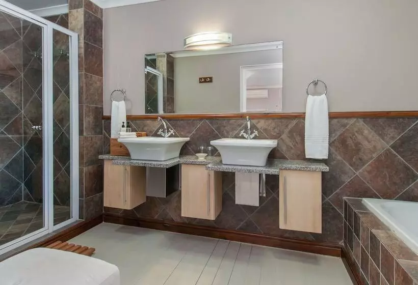 Hotelli Whale Away Guest House