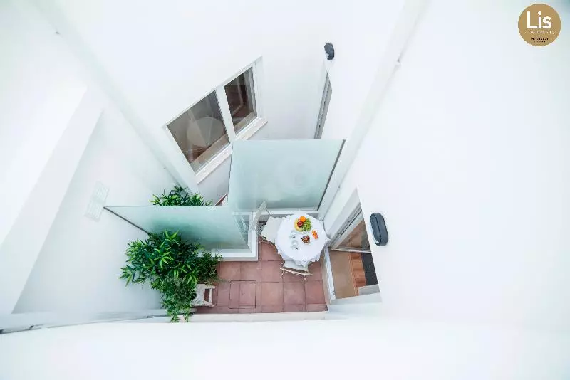 Lis Apartments
