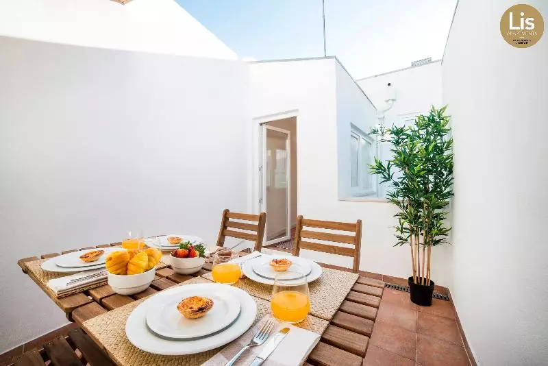 Lis Apartments