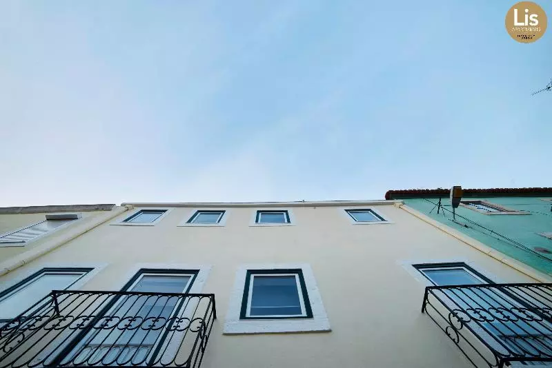 Lis Apartments