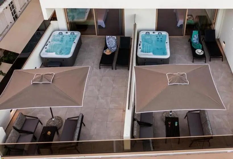 Cove Luxury Suites
