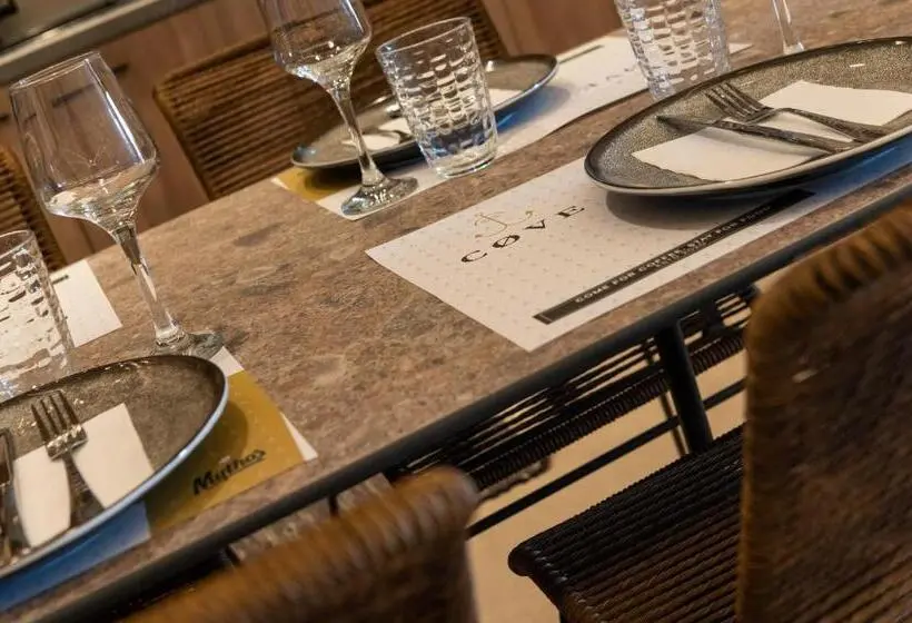 Cove Luxury Suites