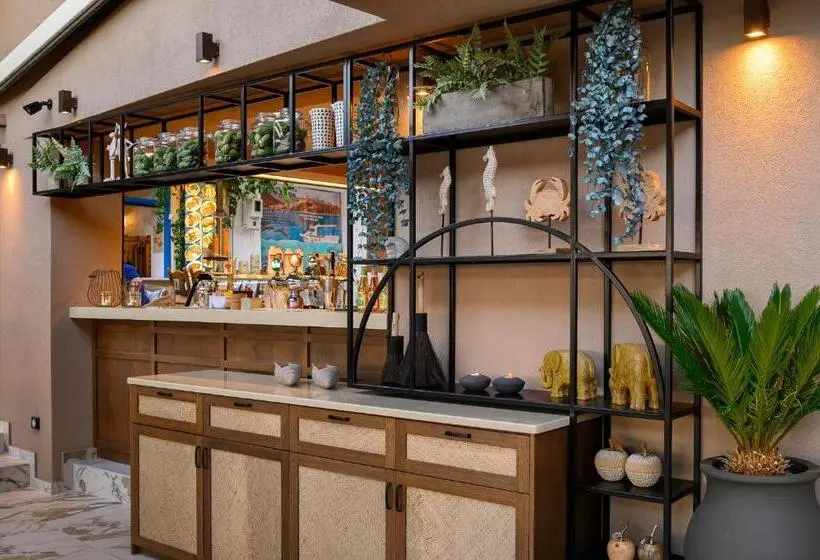 Cove Luxury Suites