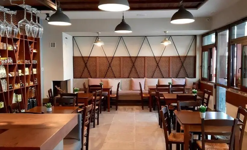 Hotelli Platanos Rooms