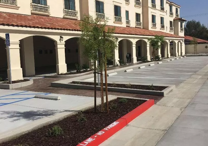 Best Western Plus Temecula Wine Country Hotel & Suites