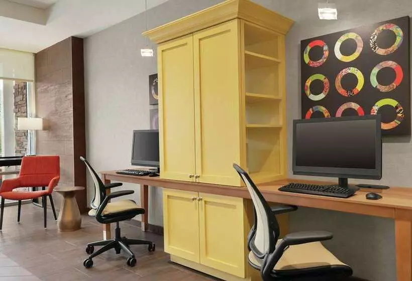هتل Home2 Suites By Hilton Lancaster