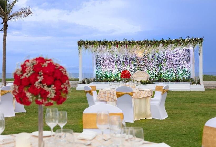 Отель Sheraton Grand Chennai Resort & Spa