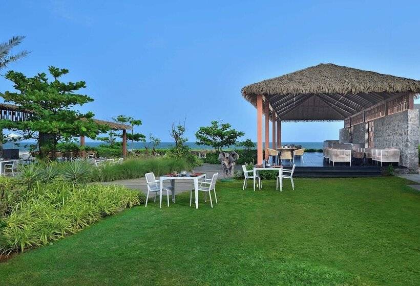 Отель Sheraton Grand Chennai Resort & Spa