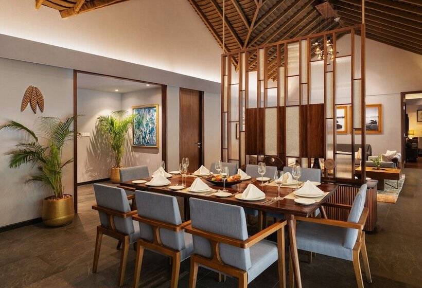 Отель Sheraton Grand Chennai Resort & Spa